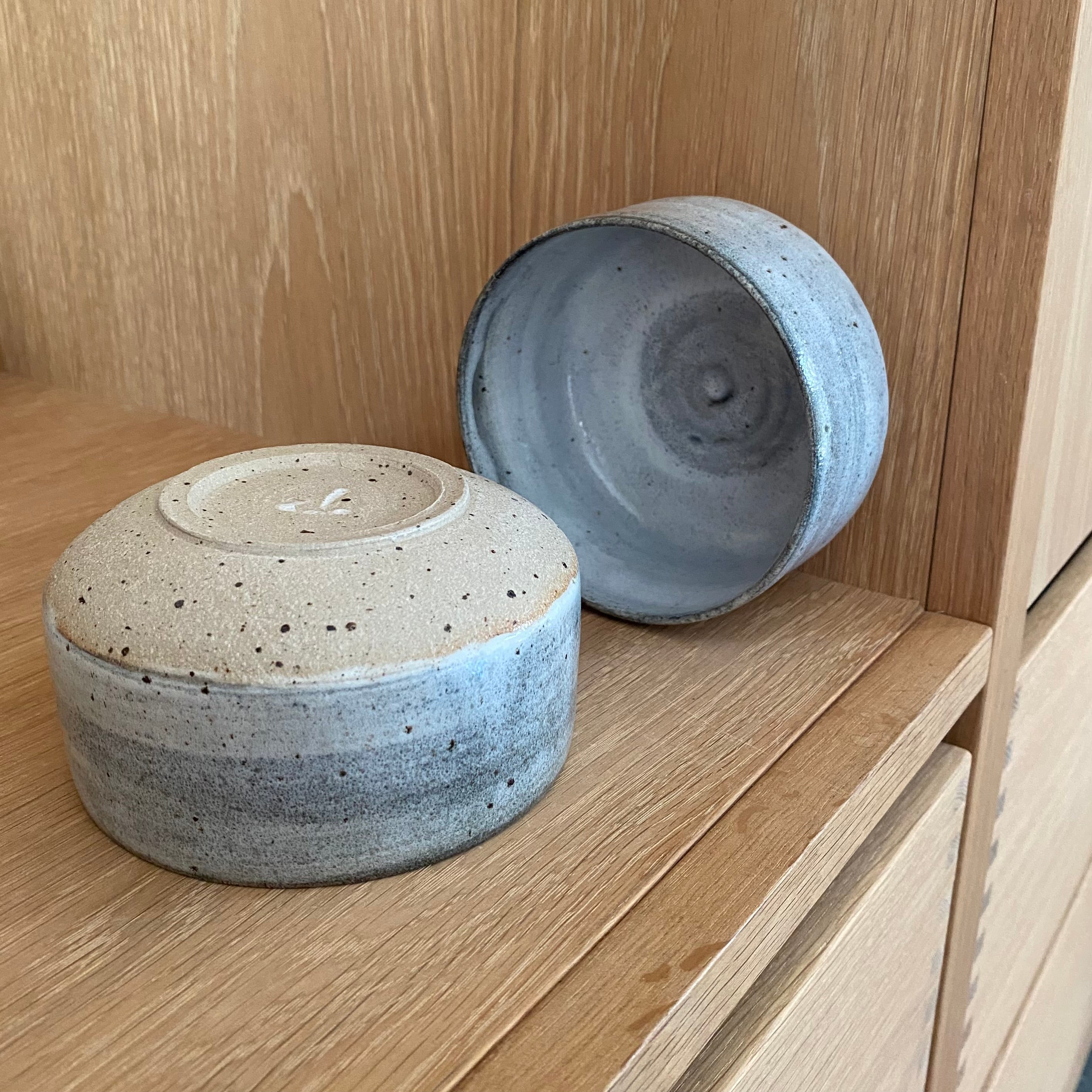 Matcha kop chawan 'ocha no jikan' - lyseblå og sand - håndlavet