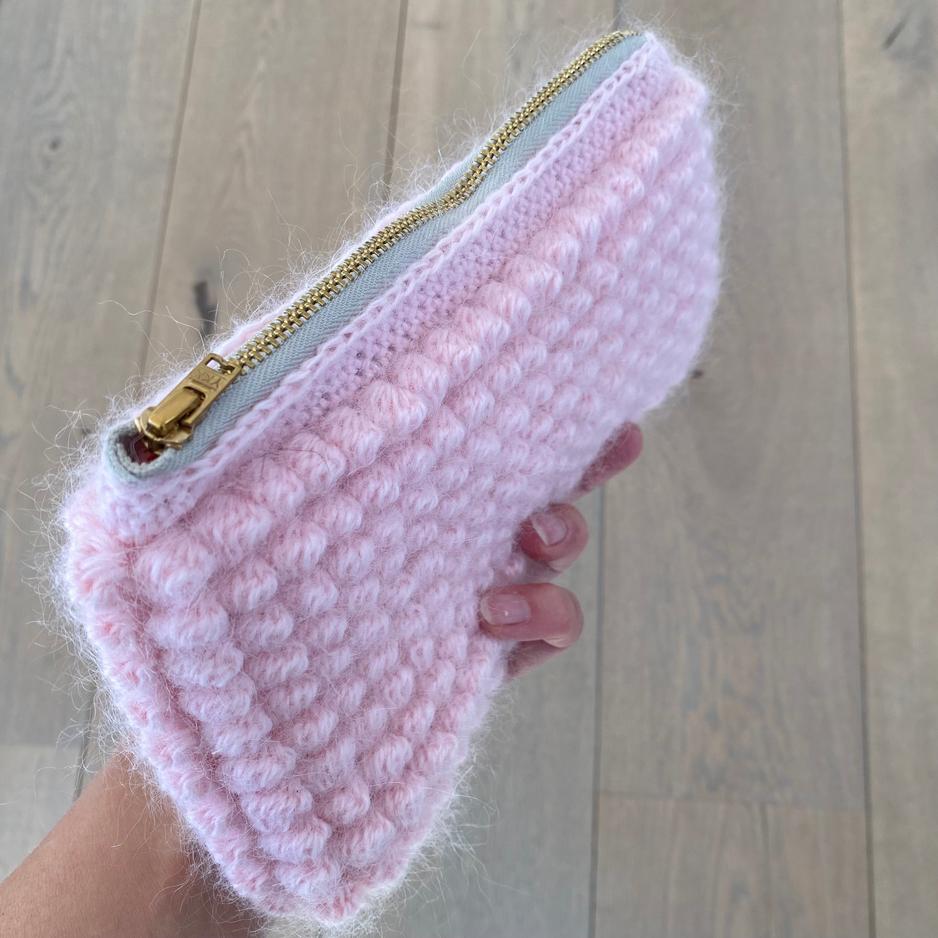 Marie boble clutch M lyserød – hæklet i mohair, begrænset antal