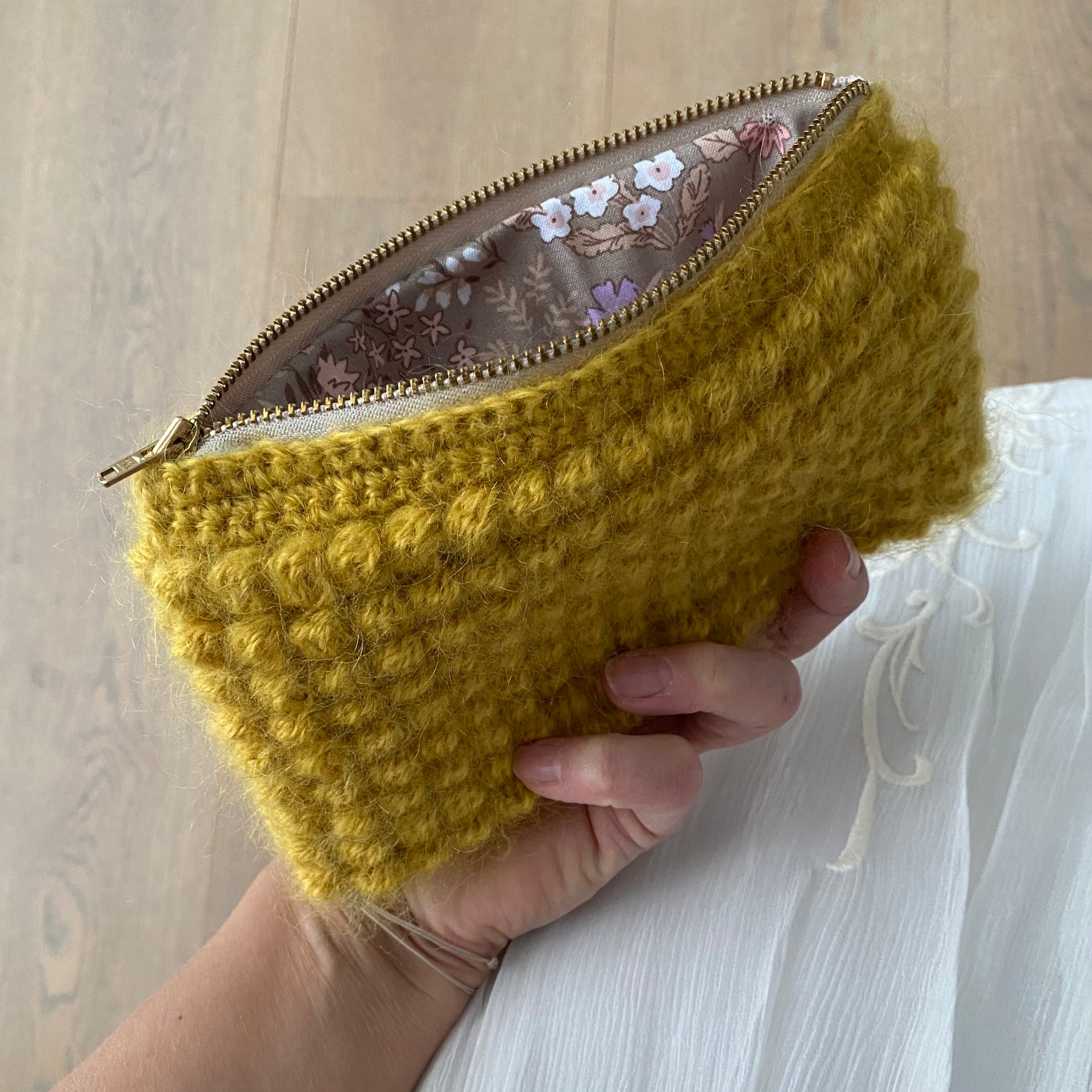 Crochet bobble clutch - curry yellow