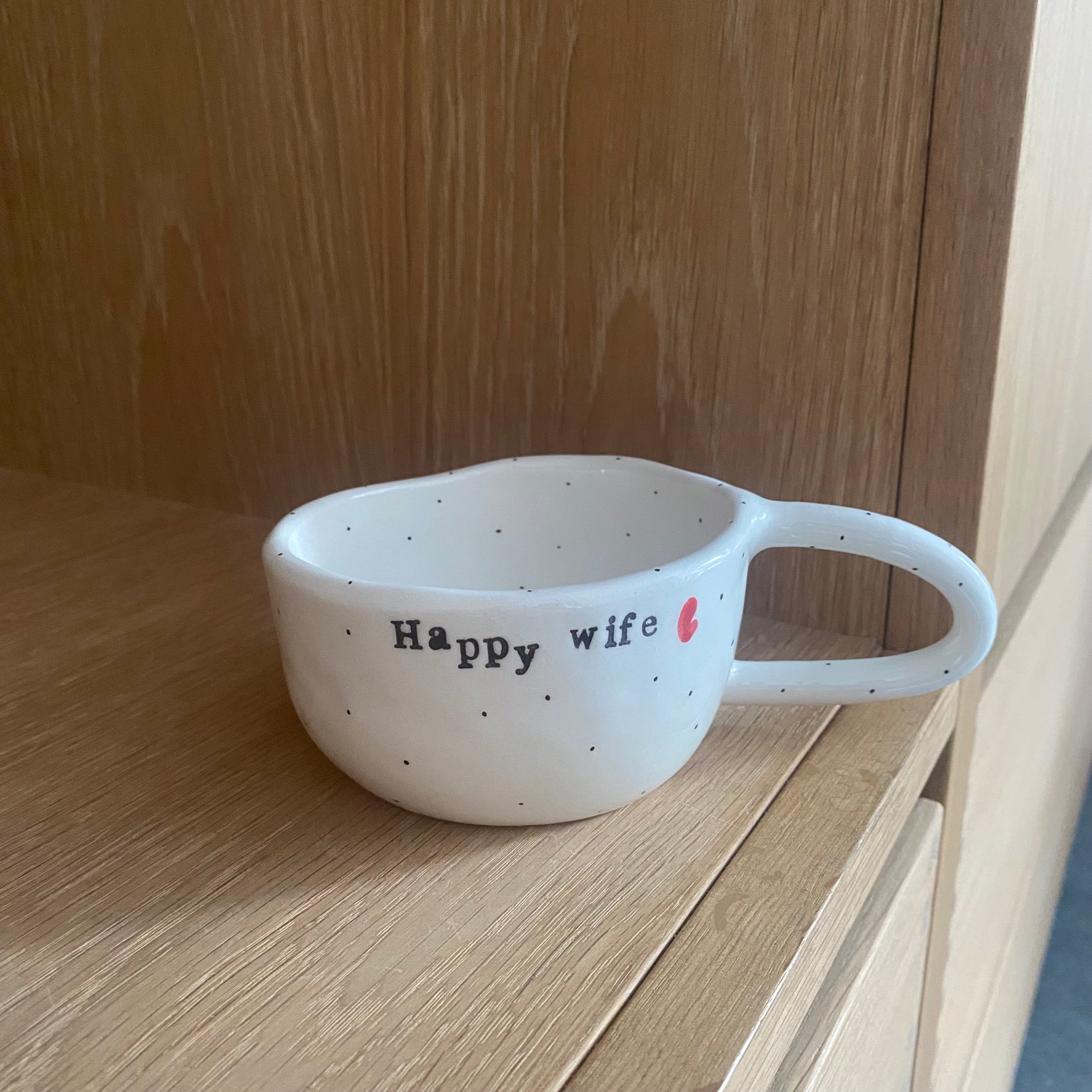 Håndlavet kop med hank og tekst - Happy wife, Happy life - personlig gave