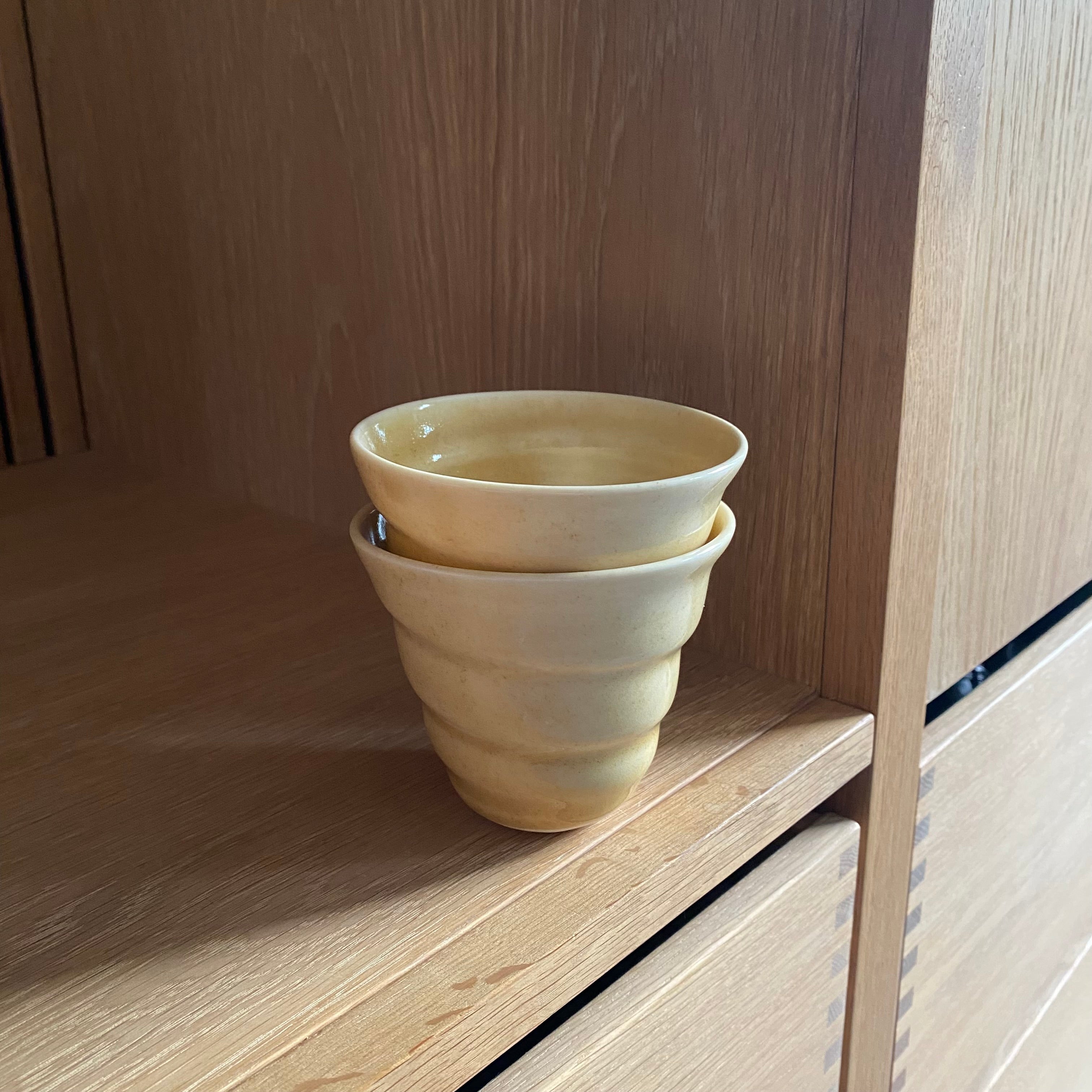 Porcelæn spiralkop latte - svag gyldengul