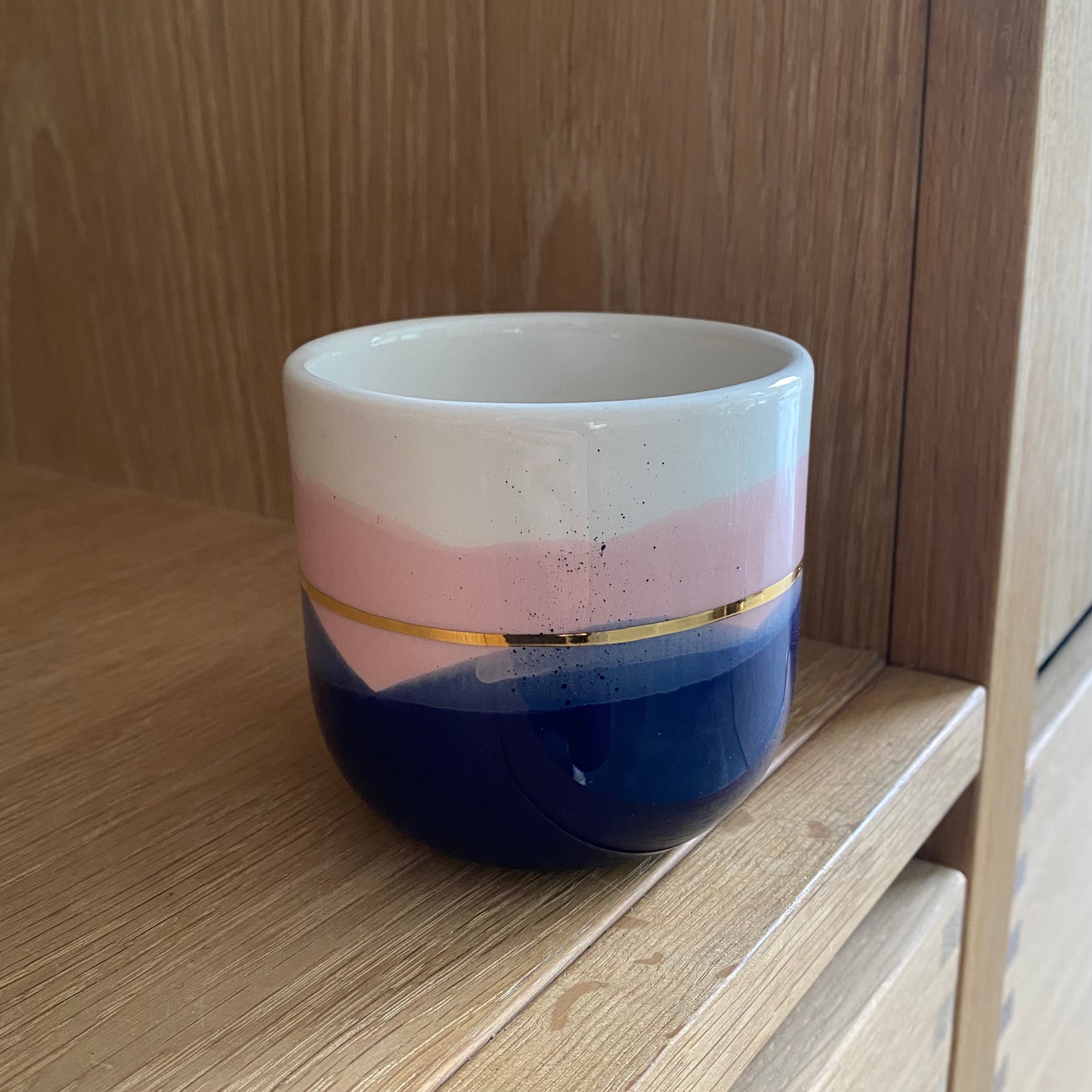 Keramikkop cappuccino - kongeblå, lyserød - håndlavet