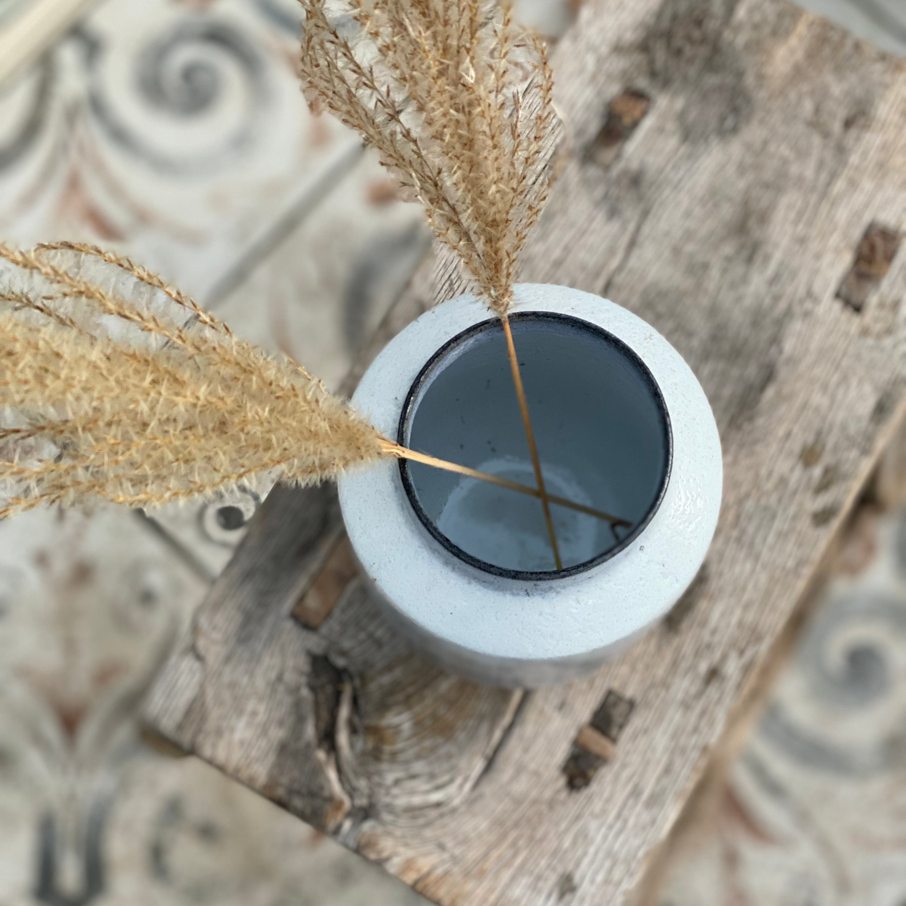 Hånddrejet blågrå keramikvase – unika stentøjsvase i nordisk stil