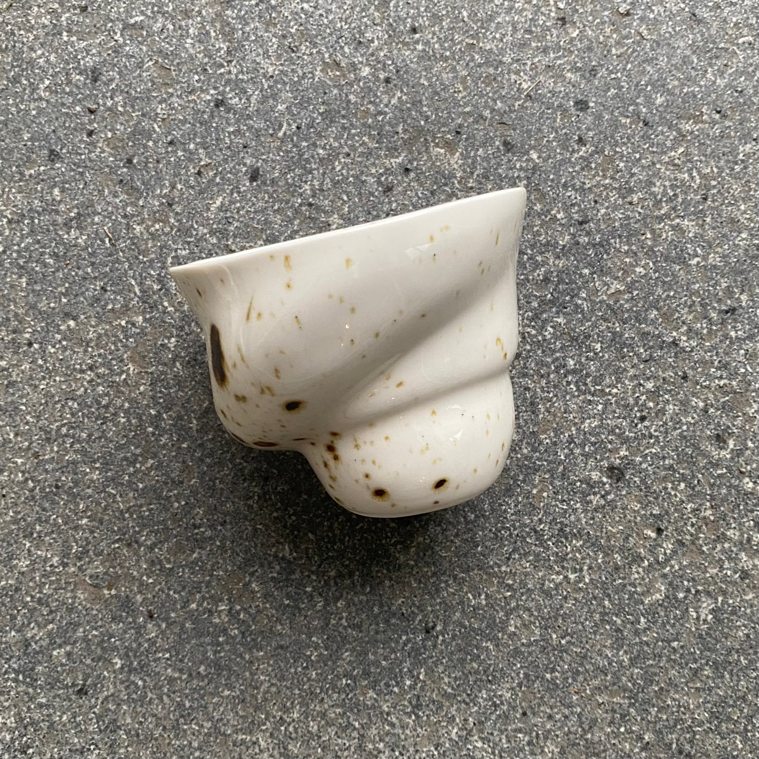 Organisk formet cappuccino kop set skråt oppefra – Ryle fra unika:k