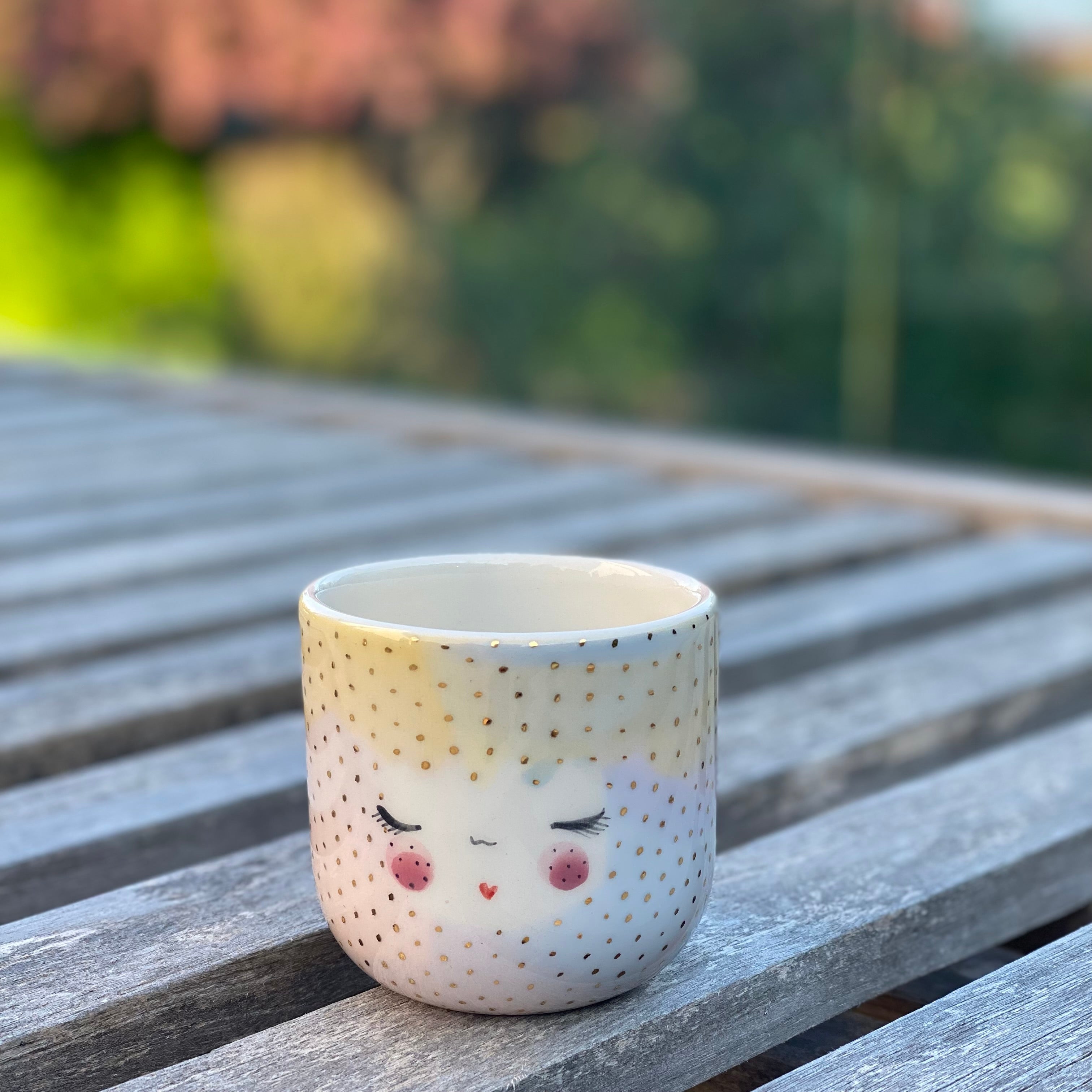 Håndlavet cappuccinokop med pastelfarver og guldprikker – Dots Unicorn