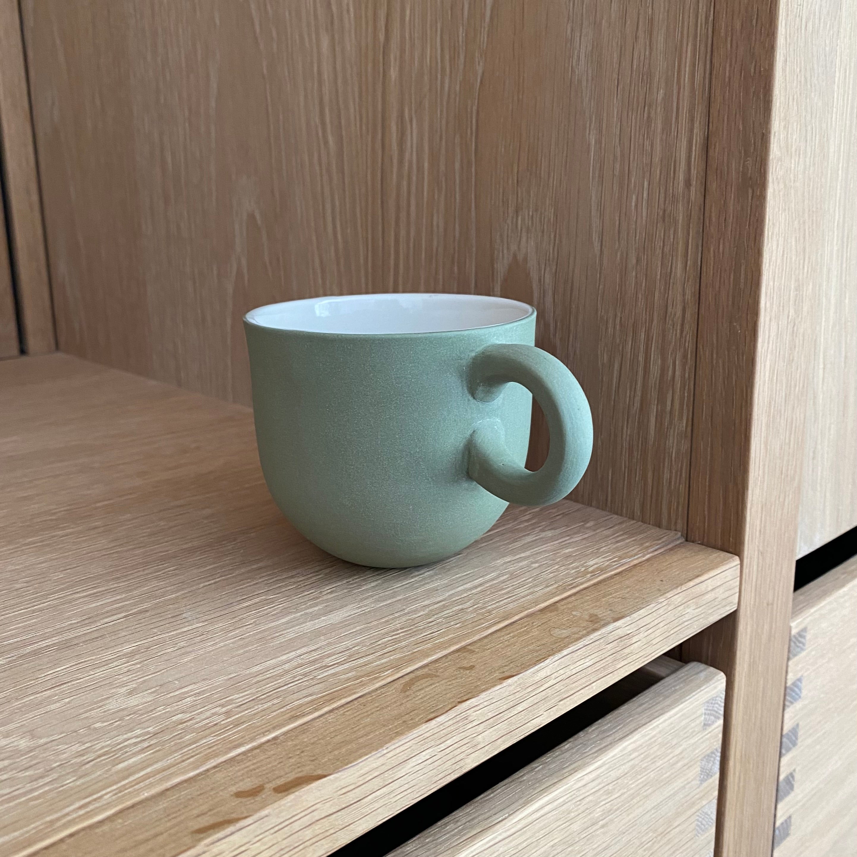 Chubby kaffekop i oliven håndlavet keramik med valgfri navn eller tekst