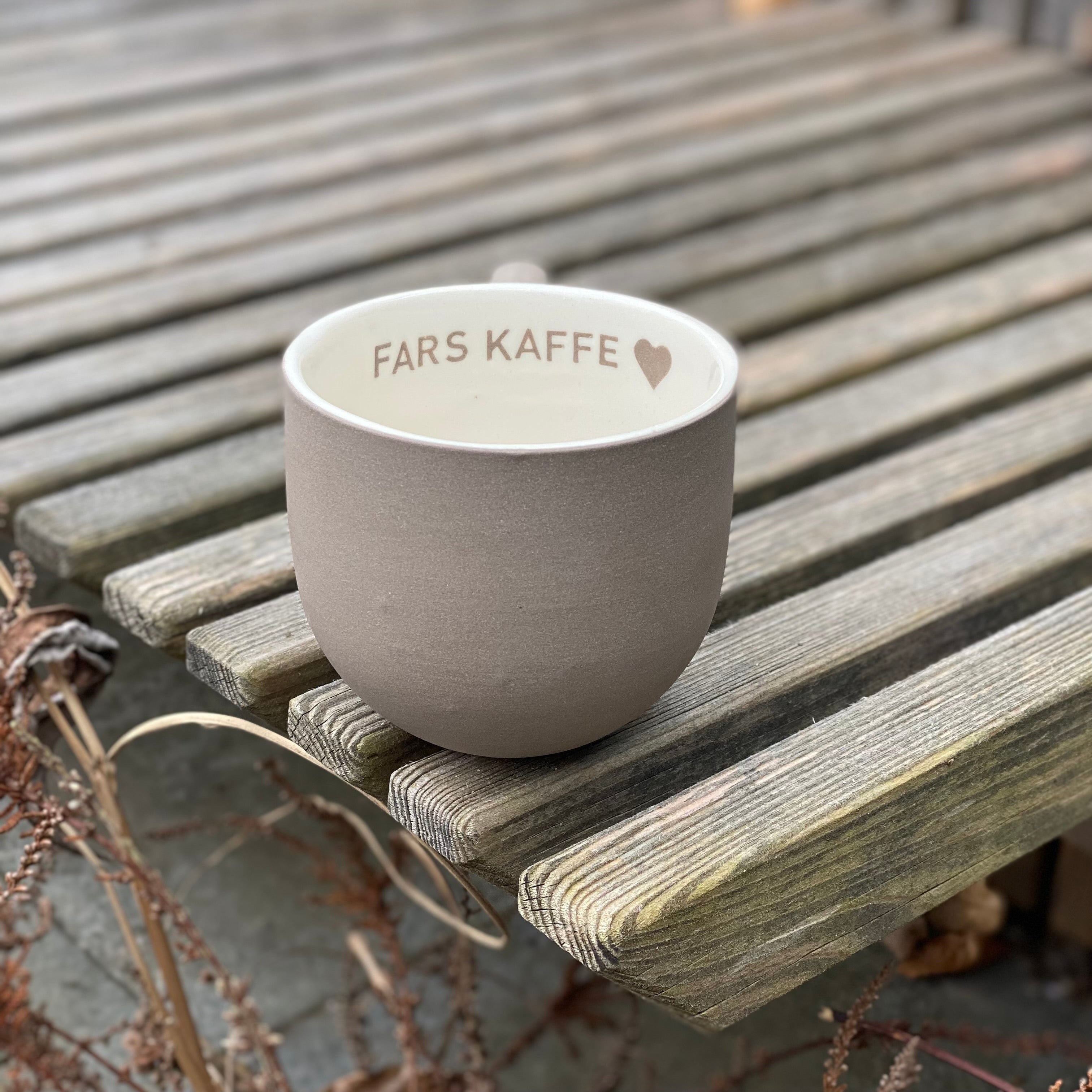 Chubby far kop med teksten Fars kaffe – personlig navnekop i håndlavet keramik hos Unika K
