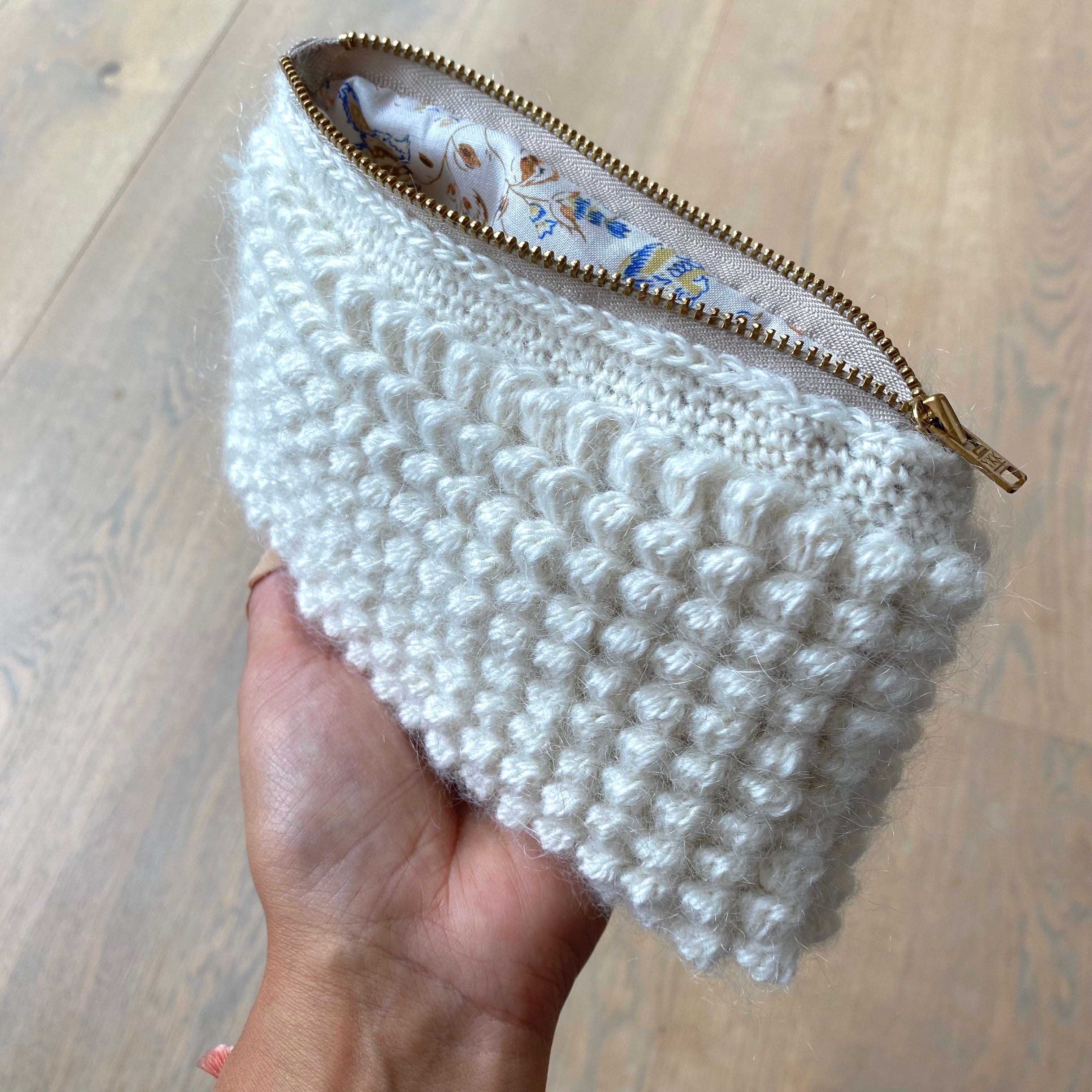 hvid handmade bobble clutch - unika:k