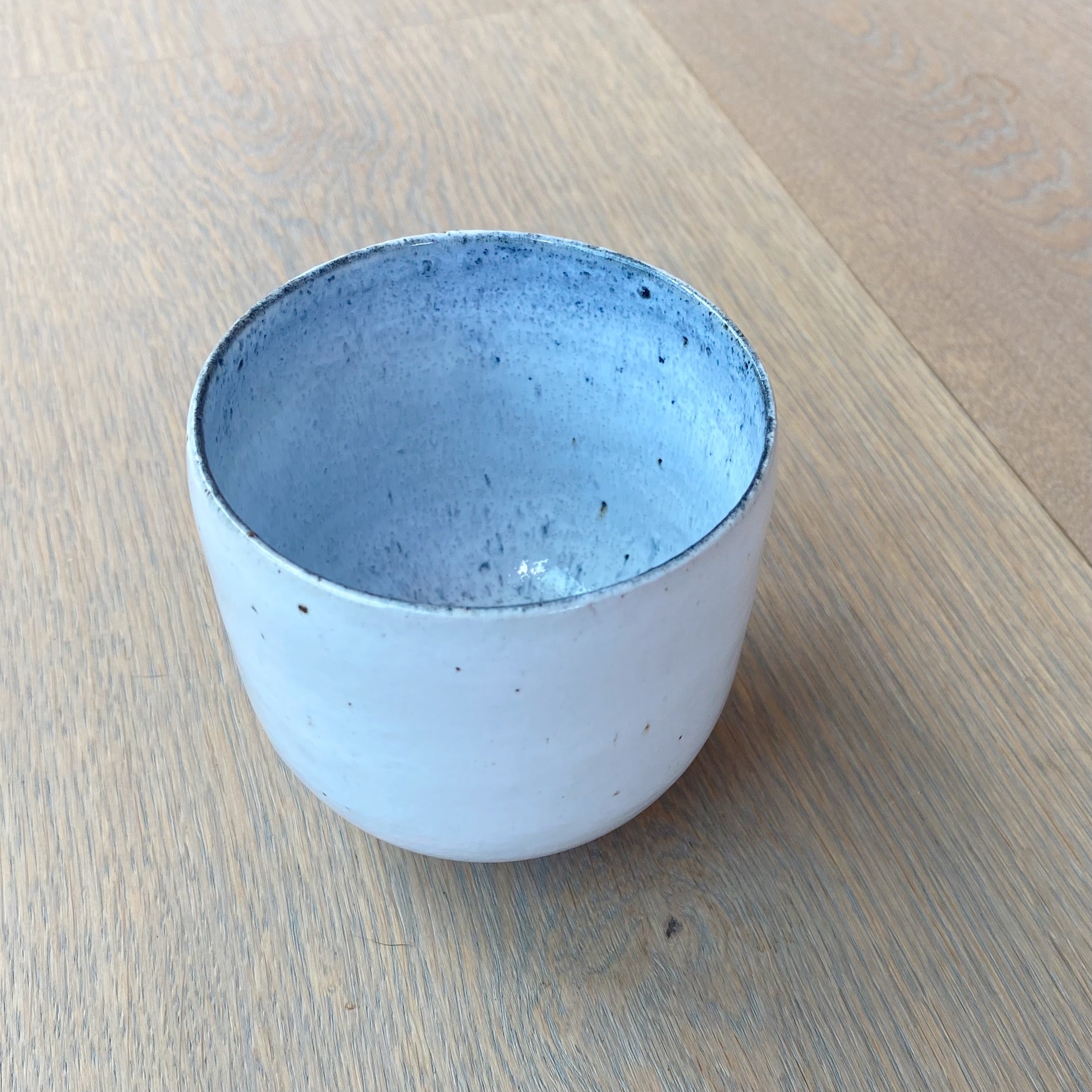 Tasja P kaffekop - off white og lyseblå