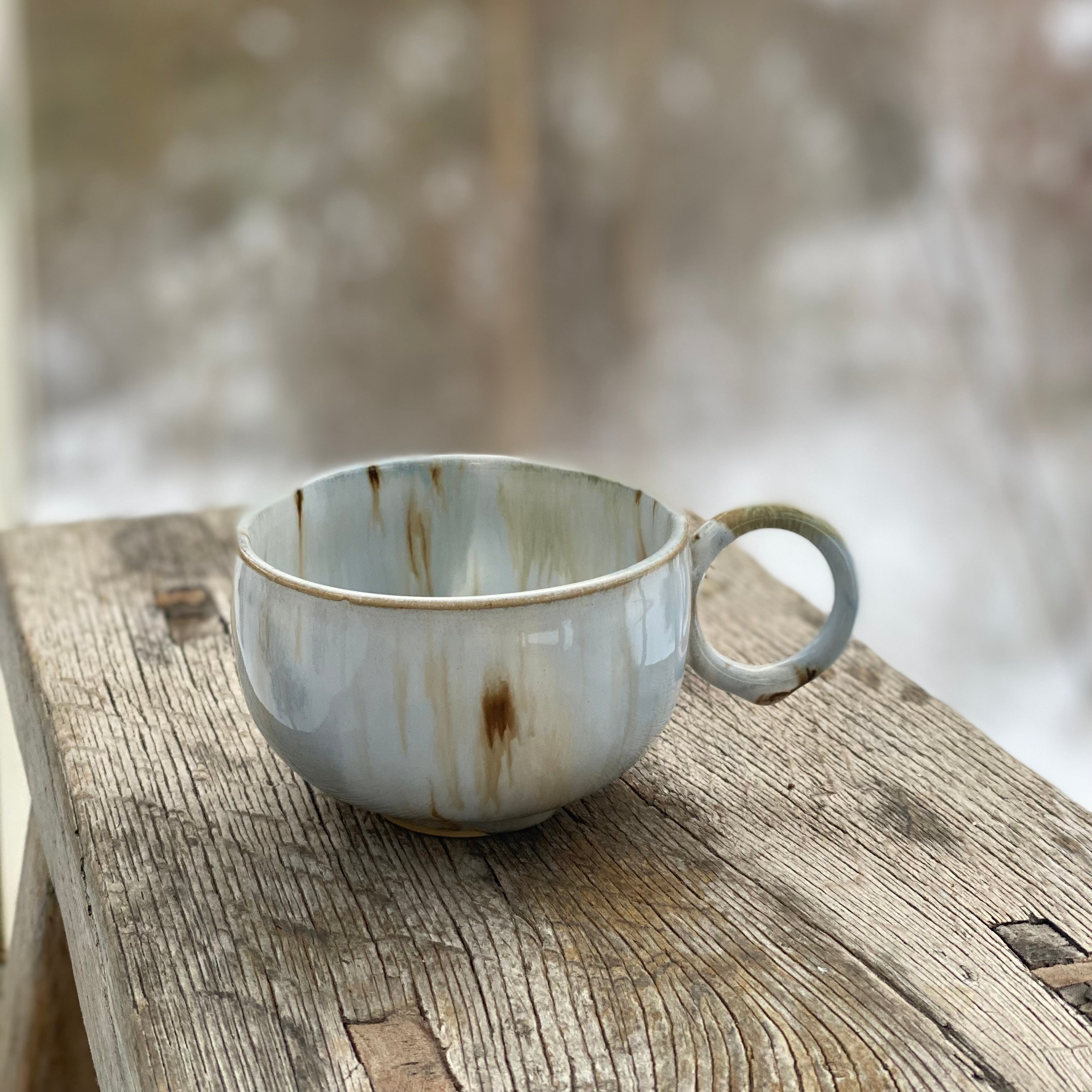 keramikkop med hank nami kiri i unika glasur fra marinski. fås hos unika-k.dk 