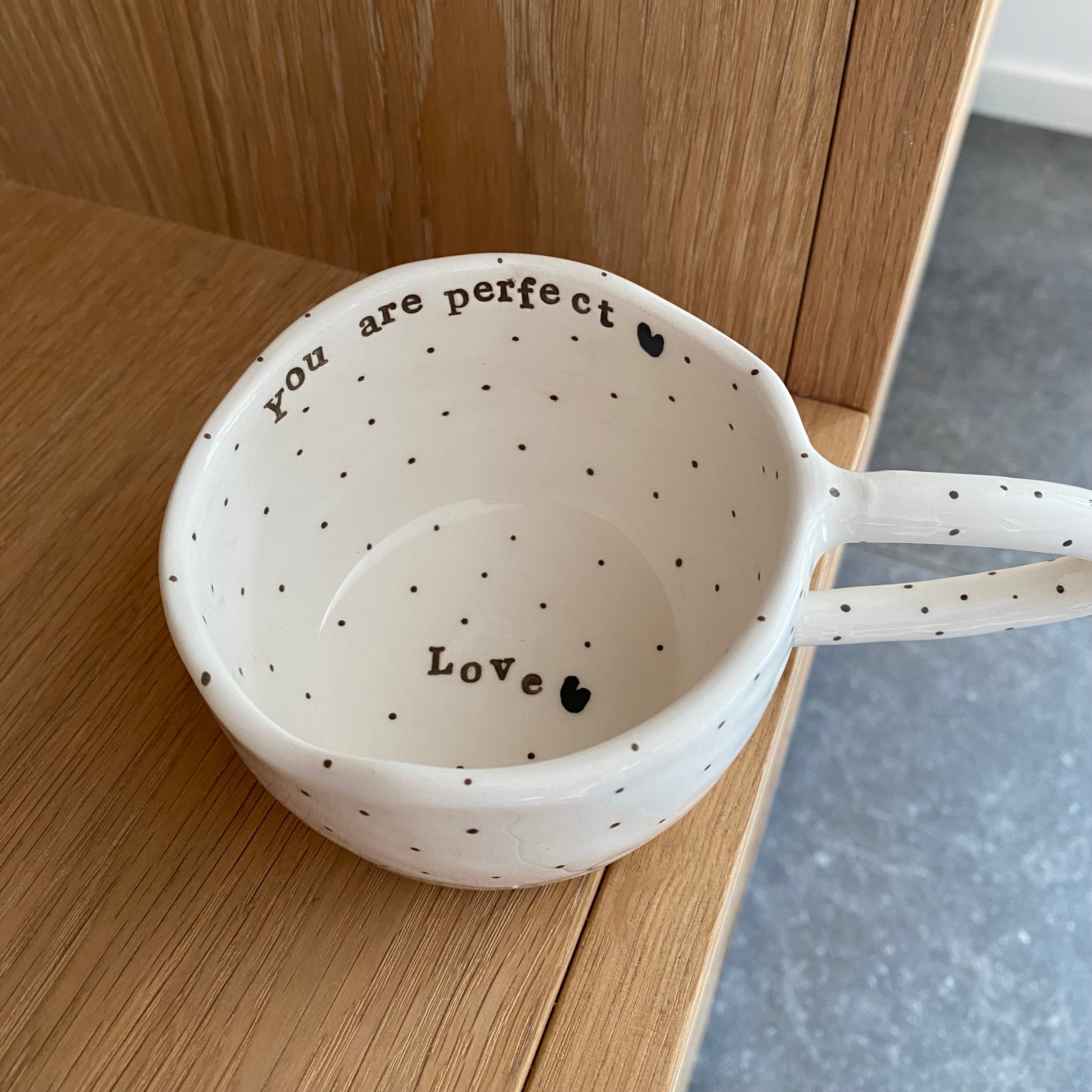 Keramikkop med tekst og kærligt budskab – unik håndlavet kop
