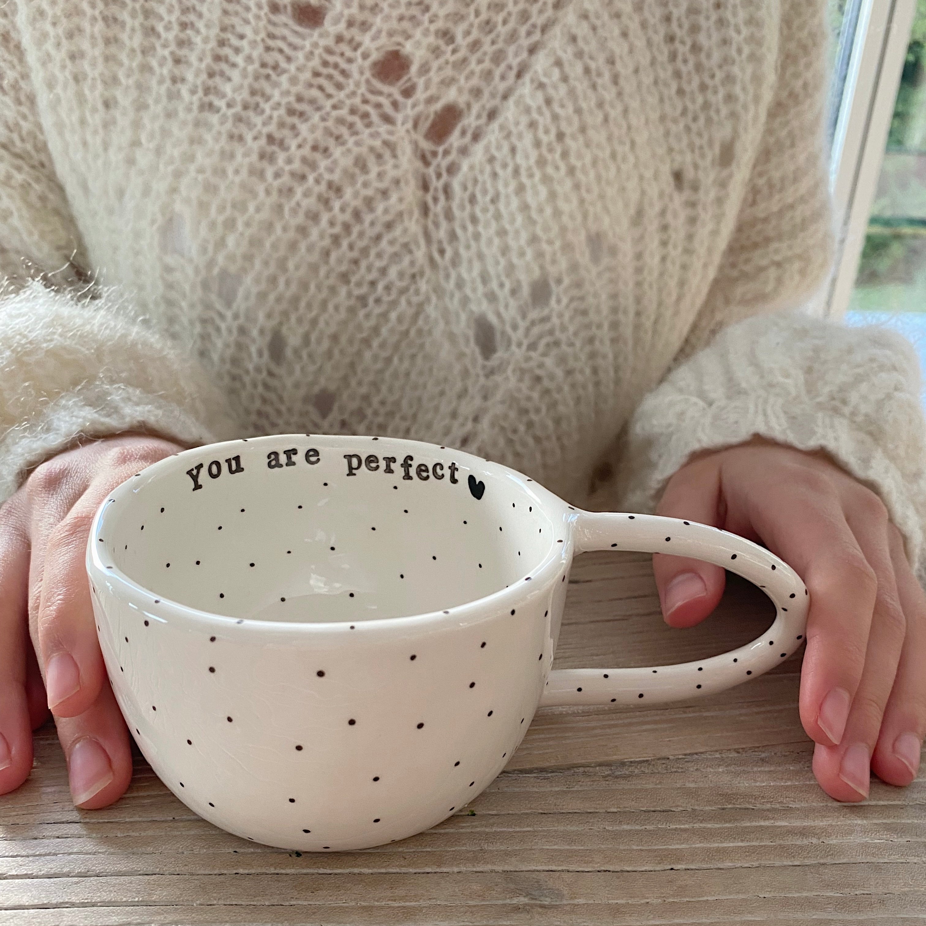 Keramikkop med tekst og kærligt budskab til en du holder af – unik håndlavet kop