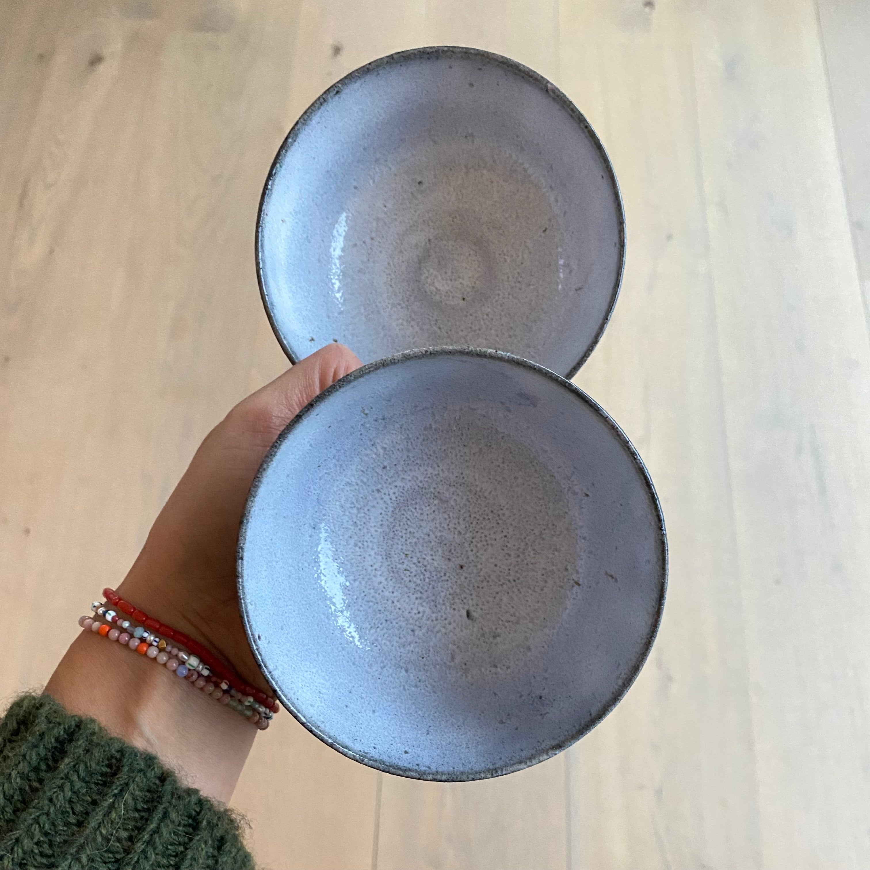 Håndlavet keramikskål i lyseblå – dansk unika design