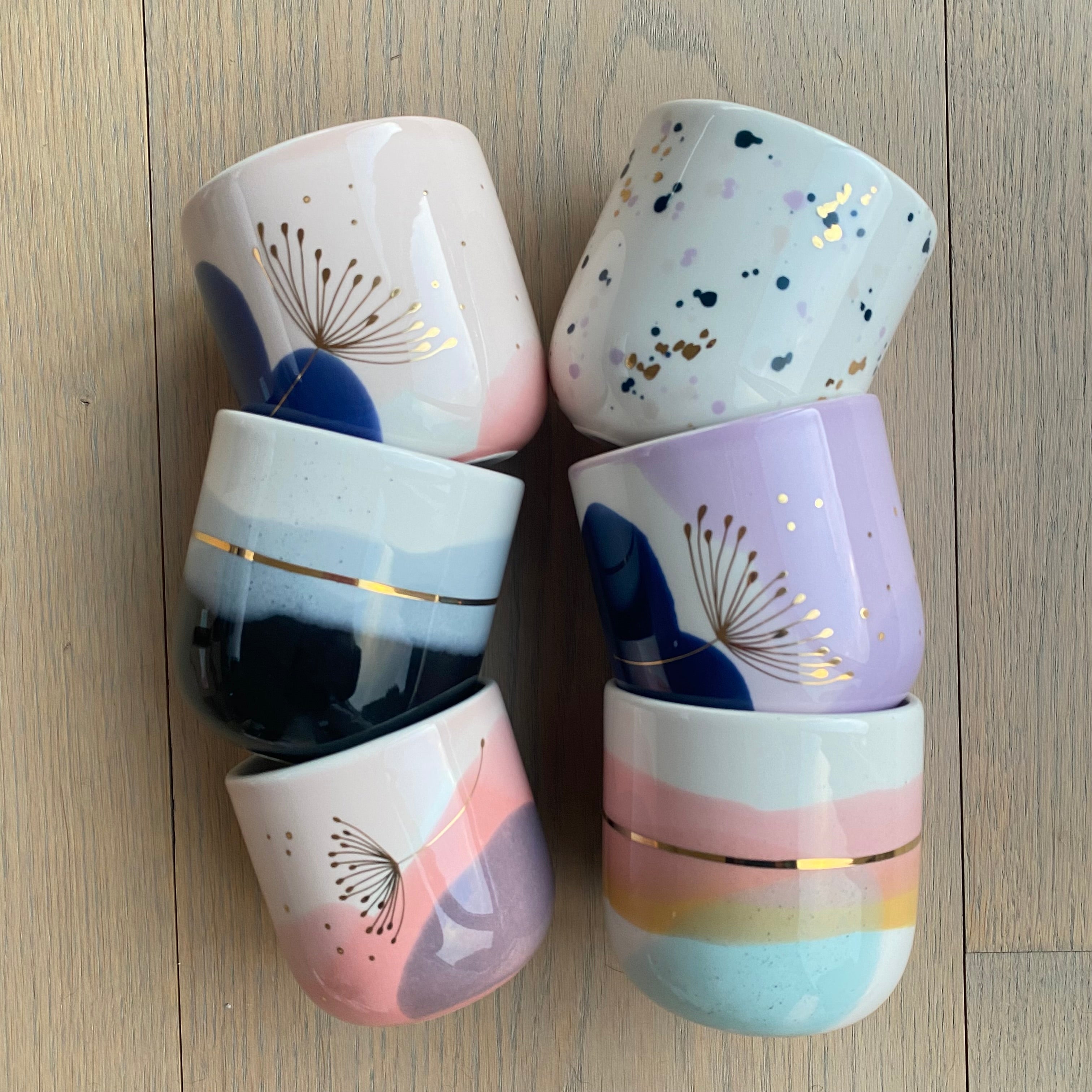 Håndlavede Marinski keramikkopper med gulddetaljer i forskellige farver