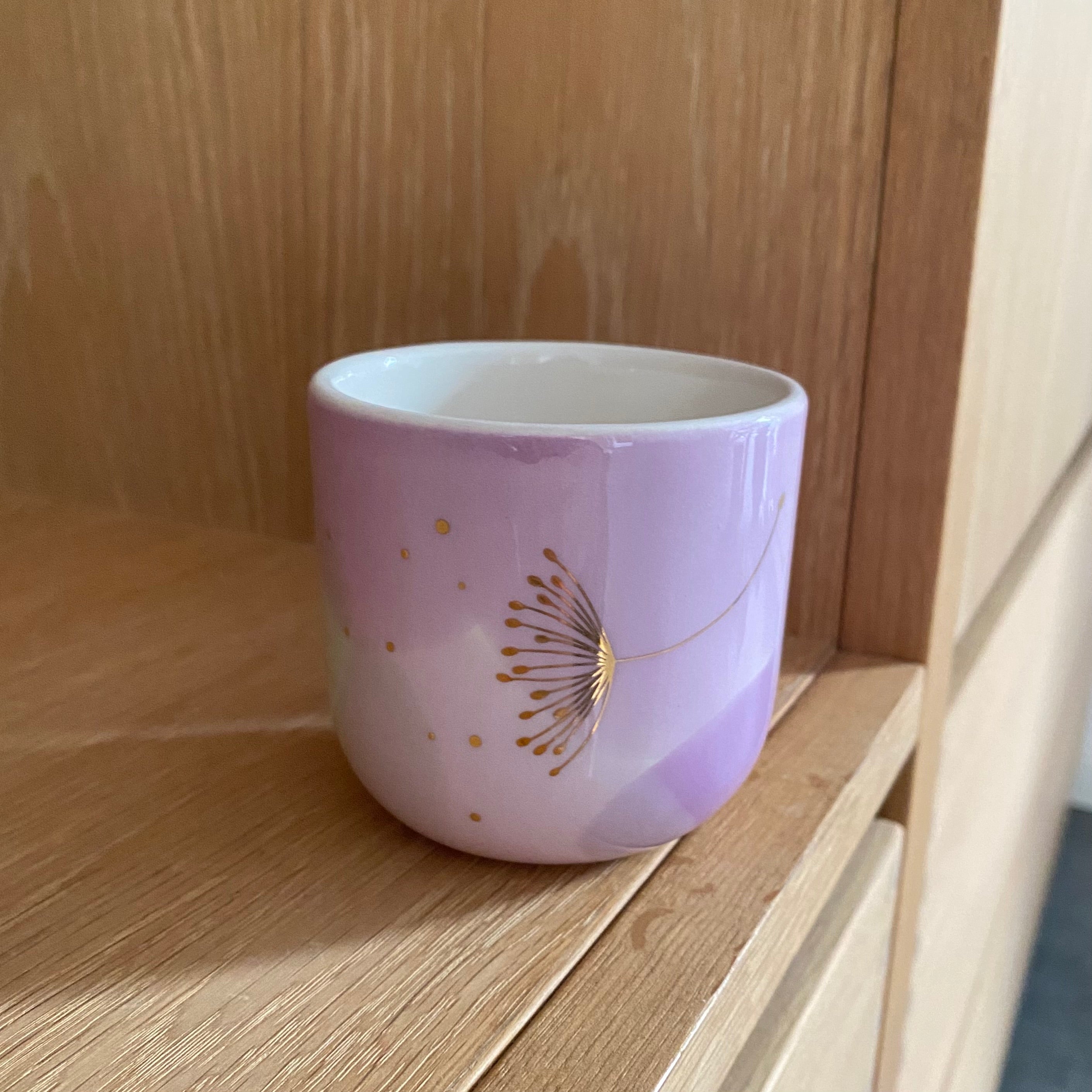 Håndlavet Marinski Heartmades kop dandelion med guldprikker og guldmotiv