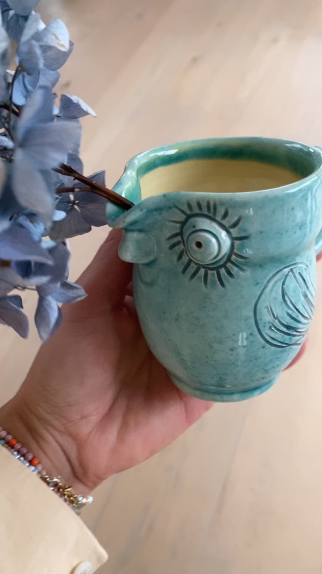 Uglekande lille i turkis glasur brugt som vase – håndlavet keramik fra unika:k