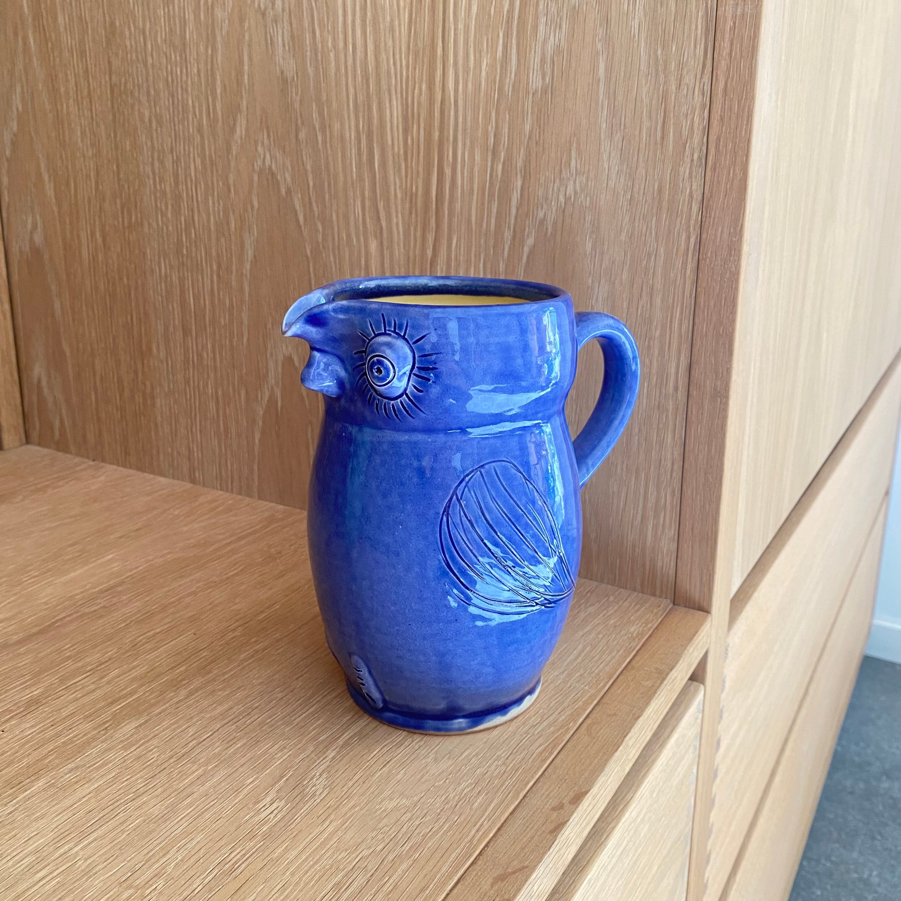 Uglekande stor i blå hånddrejet dansk keramik af Erik Bendtsen